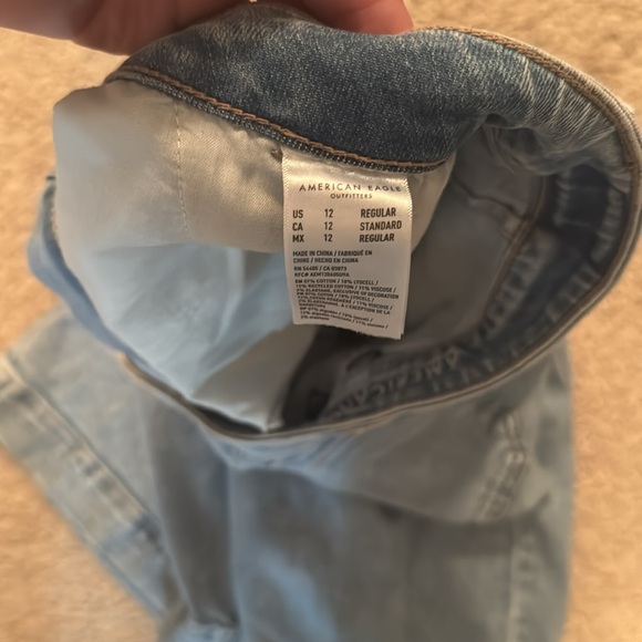 AE Dreamy Drape Stretch Super High-Waisted Cargo
Baggy Wide-Leg Jean size 12 - Picture 4 of 4